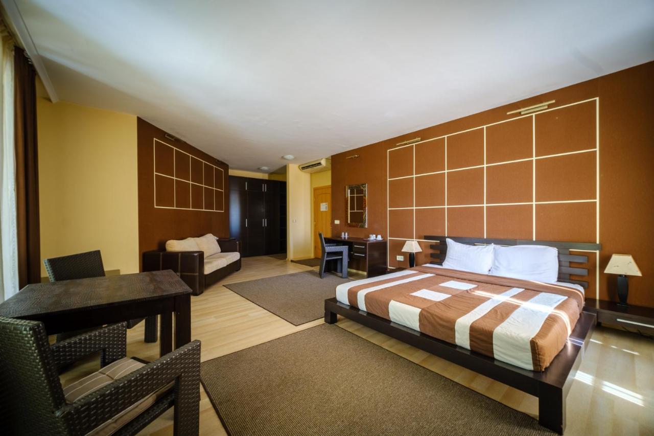 Family Hotel Classic Варна Экстерьер фото